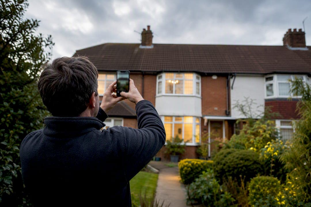 Homeowners: Roof Inspection Checklist You Can Do Safely with Photos